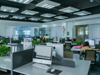 探索都市领航教育 凤岗电脑培训，开启您的技术未来